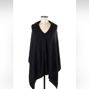 Coco + Carmen poncho